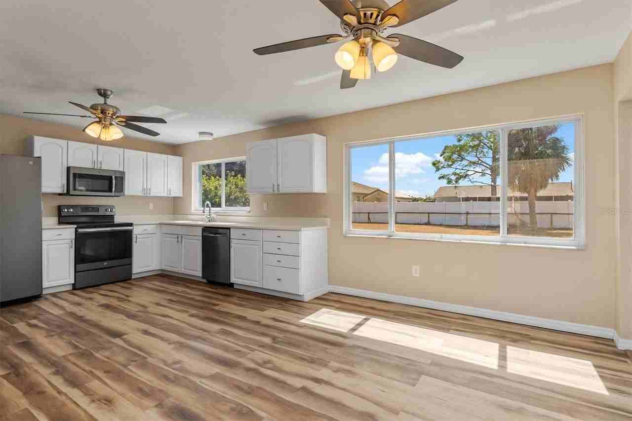 18019 Avonsdale Cir - Photo 7 of 27