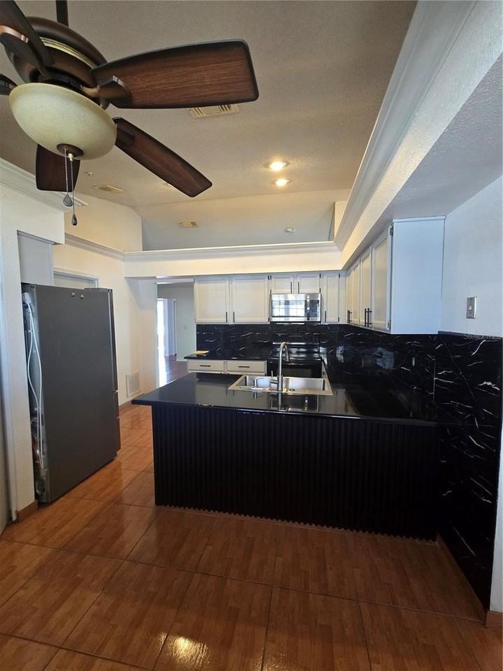 4403 Seawater St - Photo 4 of 16