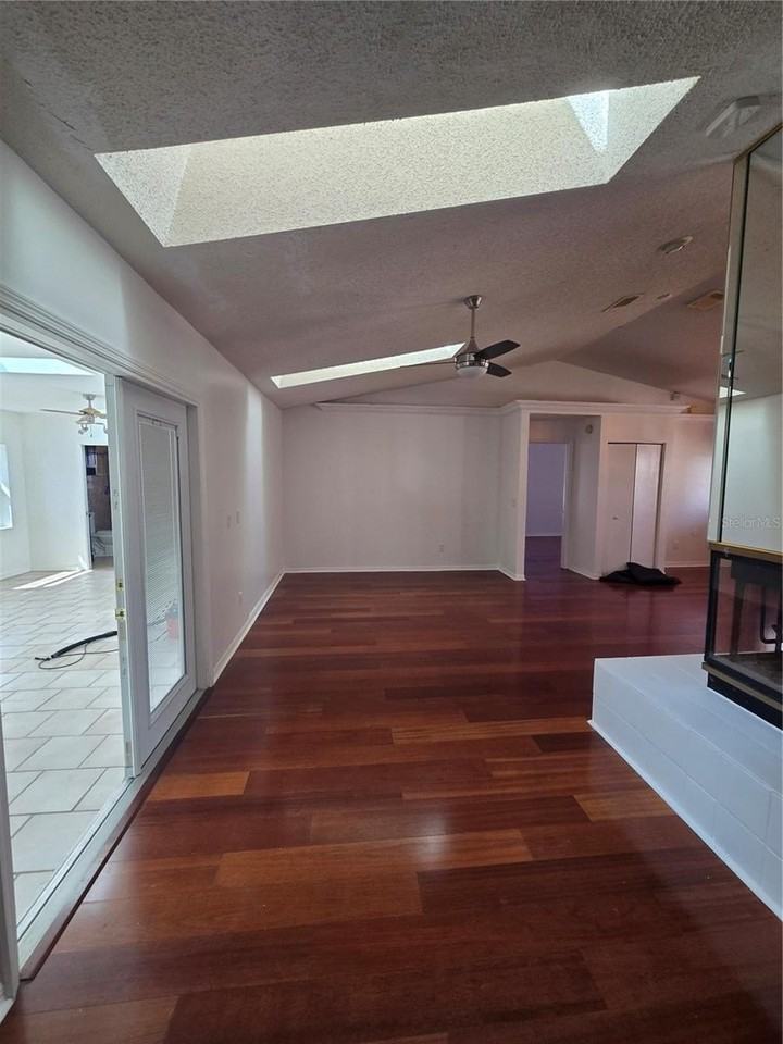 4403 Seawater St - Photo 5 of 16