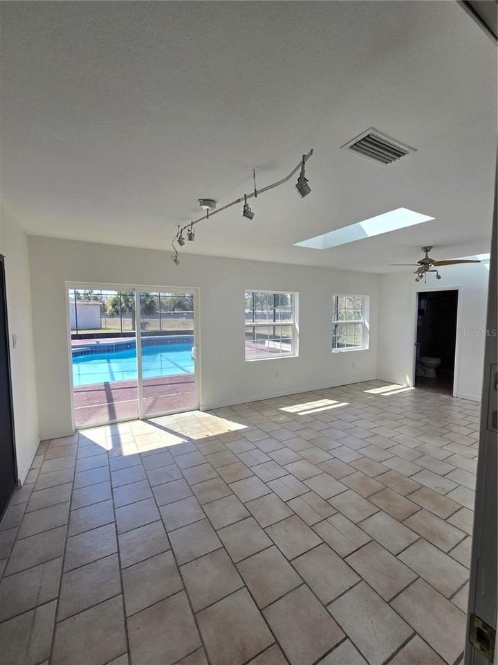 4403 Seawater St - Photo 6 of 16