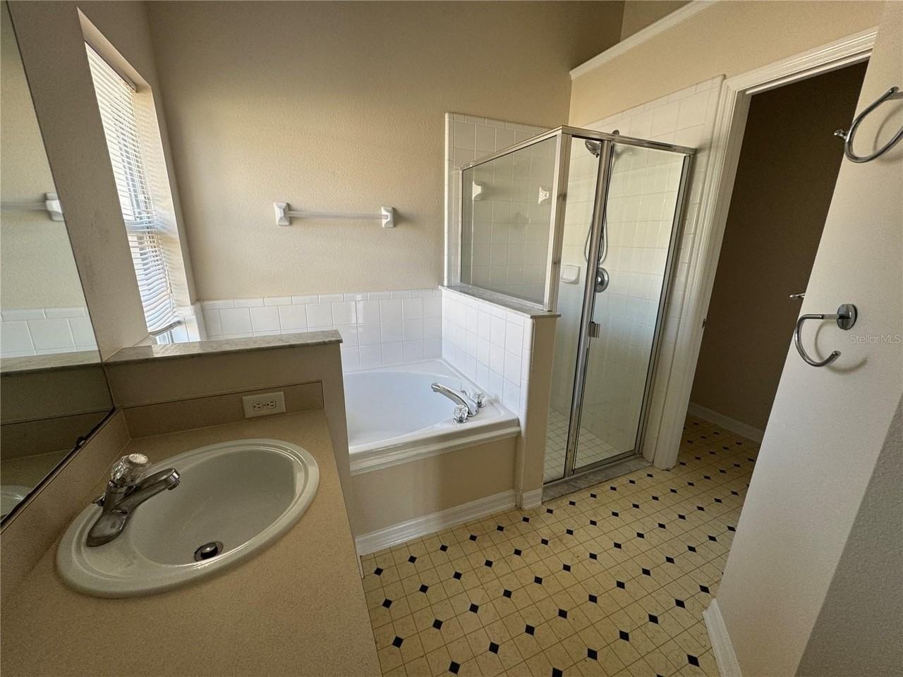 4436 Middleburg Ct - Photo 6 of 13