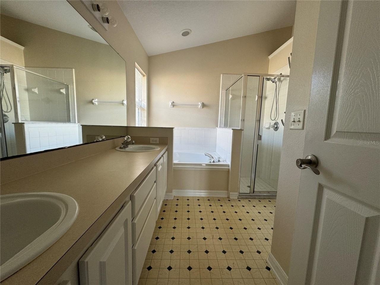 4436 Middleburg Ct - Photo 7 of 13