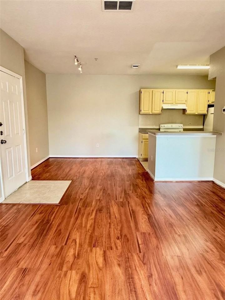 8911 Legacy Ct #207 - Photo 6 of 37