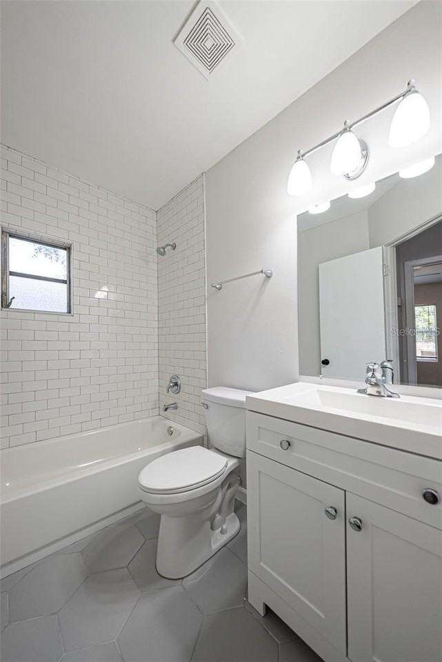 1115 S Mills Ave - Photo 4 of 22