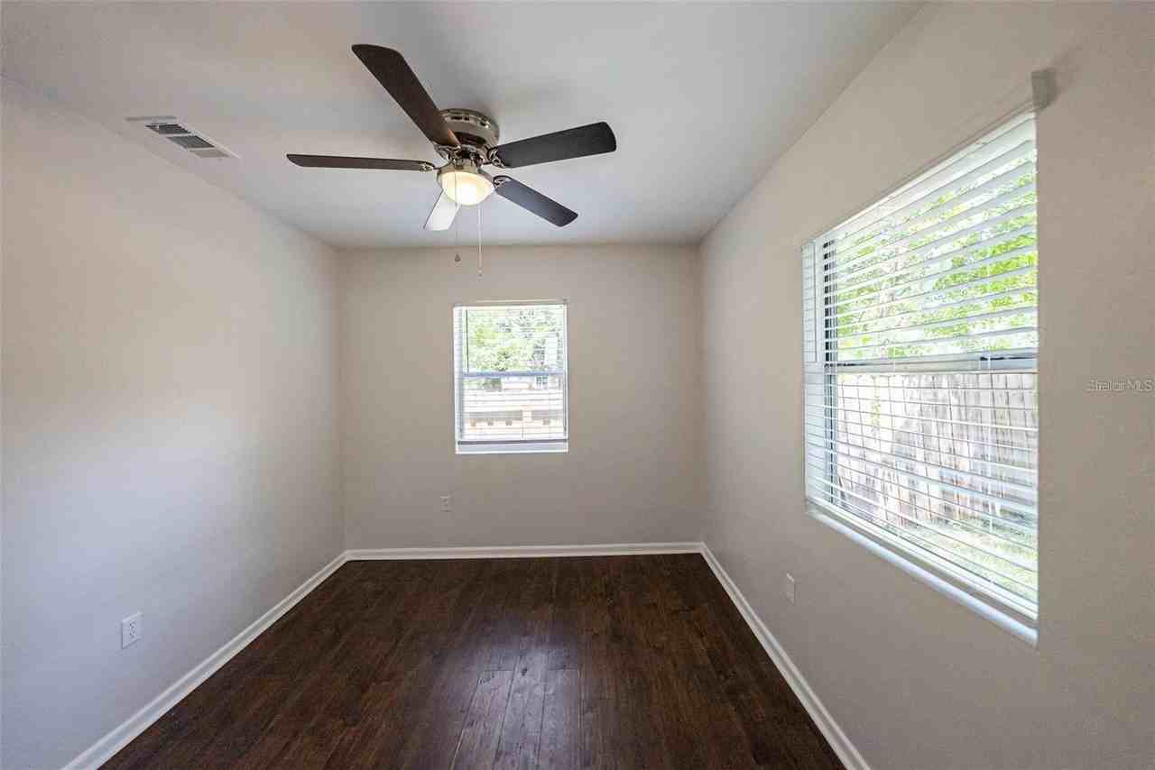 1115 S Mills Ave - Photo 7 of 22