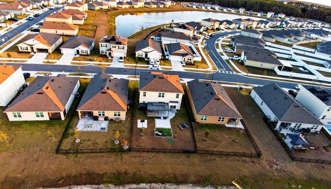 2731 House Finch Rd - Photo 2 of 3