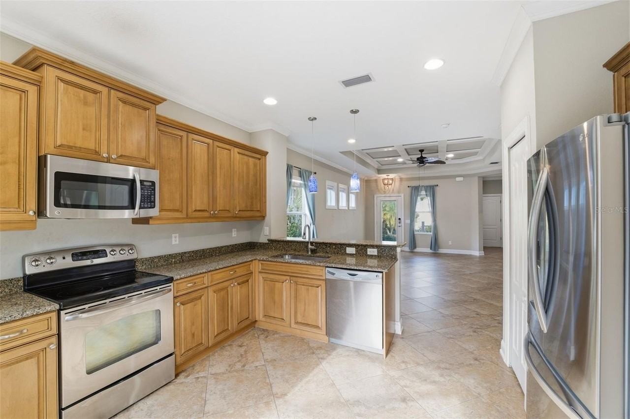 4911 Boston Common Gln - Photo 4 of 49