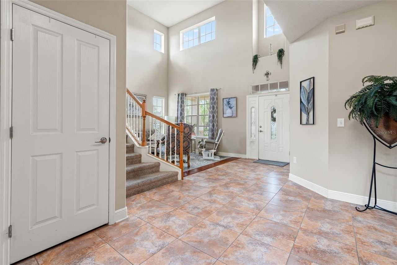 2330 Nesslewood Dr - Photo 7 of 50