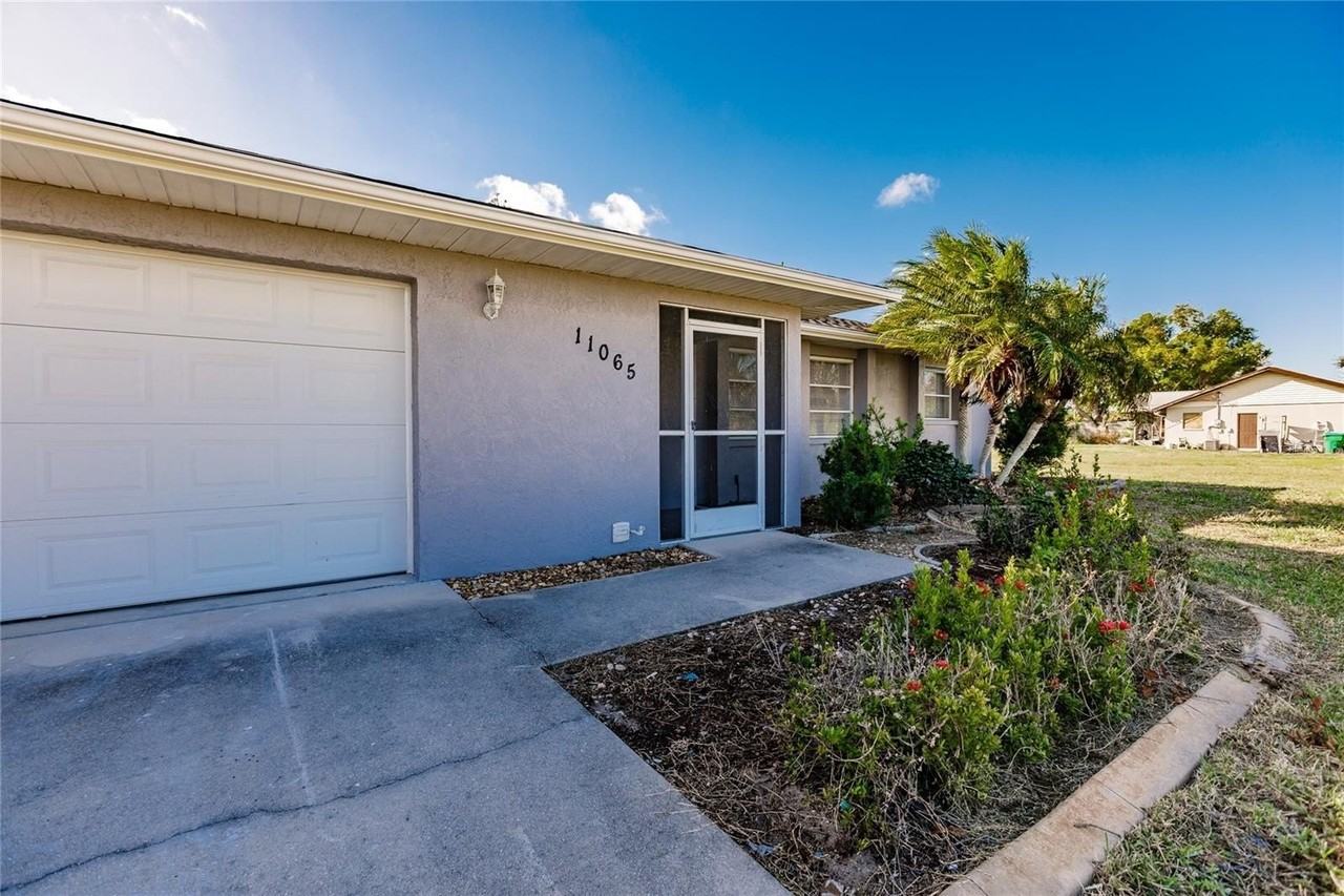 11065 Waterford Ave - Photo 4 of 37