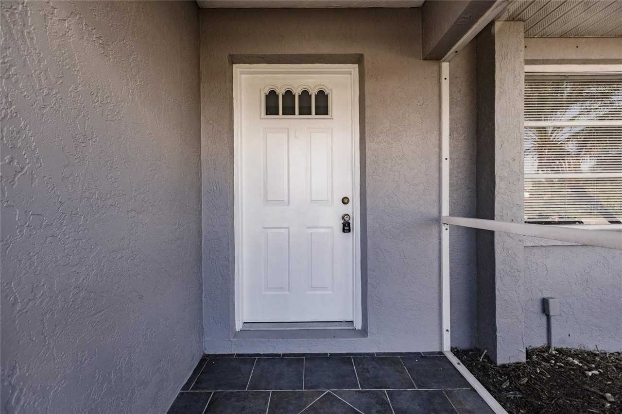 11065 Waterford Ave - Photo 6 of 37