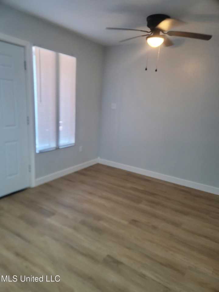 511 32nd St Apt 109 - Photo 4 of 8