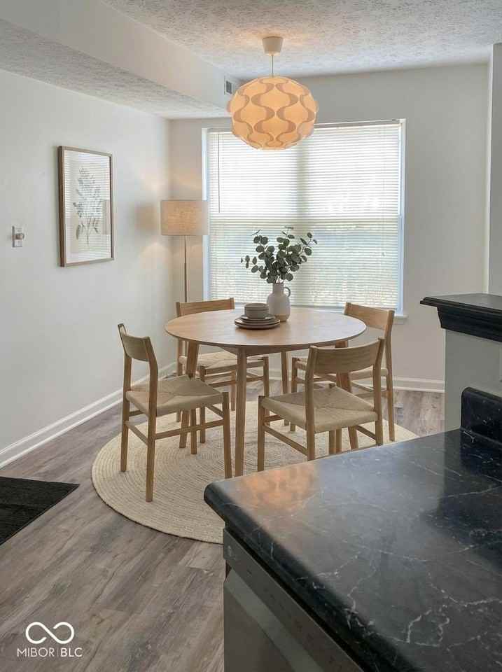 9467 Wimbledon Ct - Photo 3 of 23