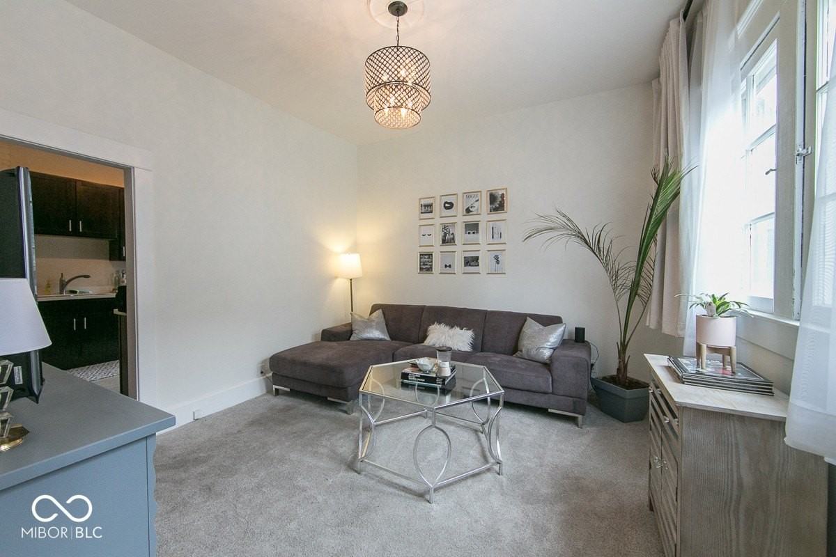 809 Broadway St - Photo 5 of 32