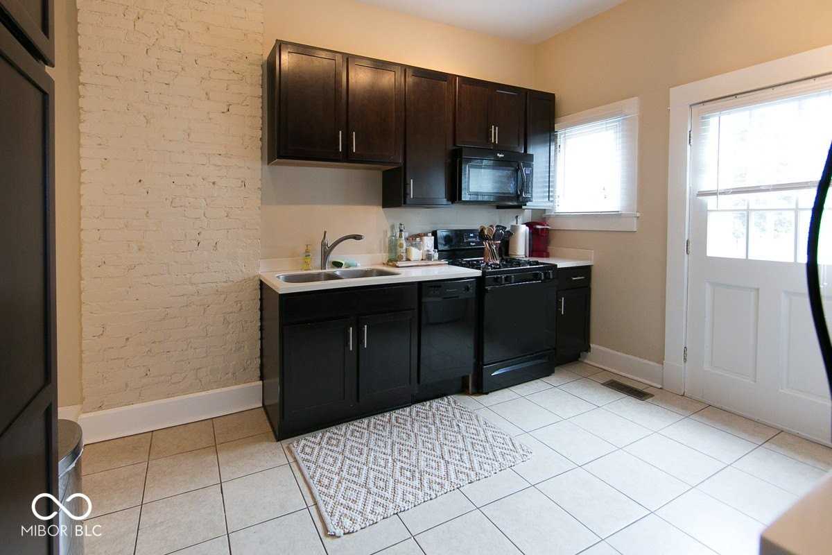 809 Broadway St - Photo 7 of 32