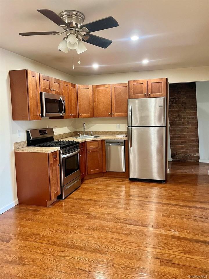 55 W Main St #5 - Photo 4 of 14