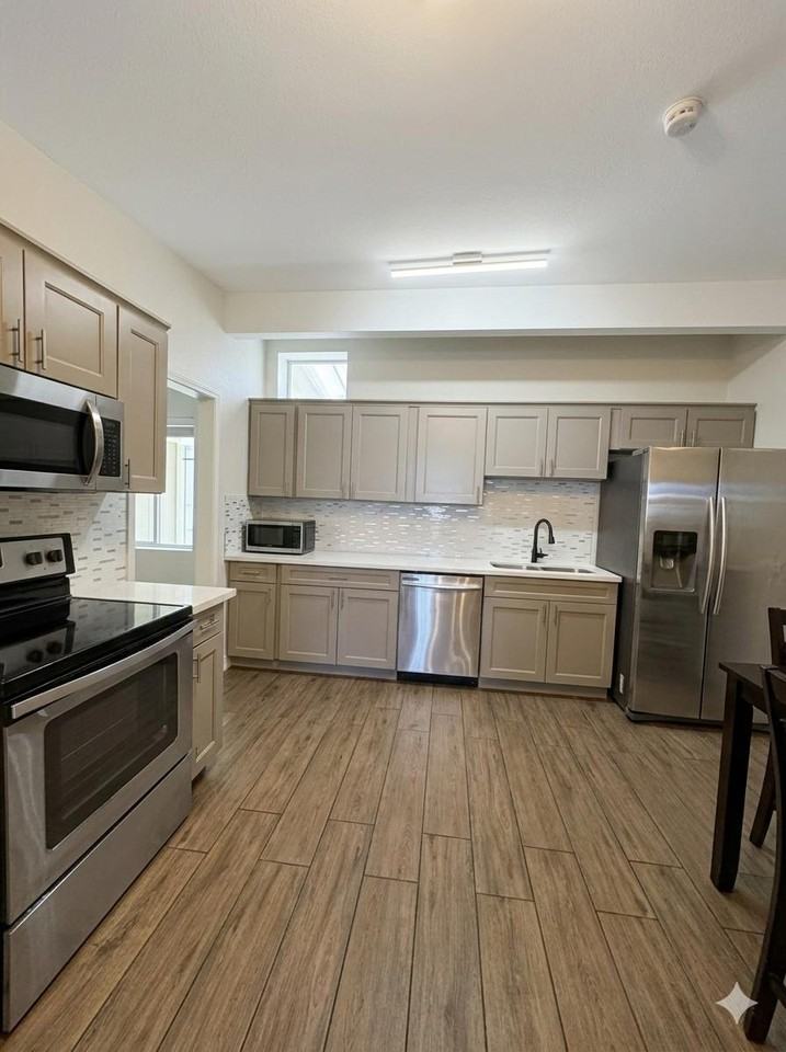 Izabella Ave - Photo 2 of 20