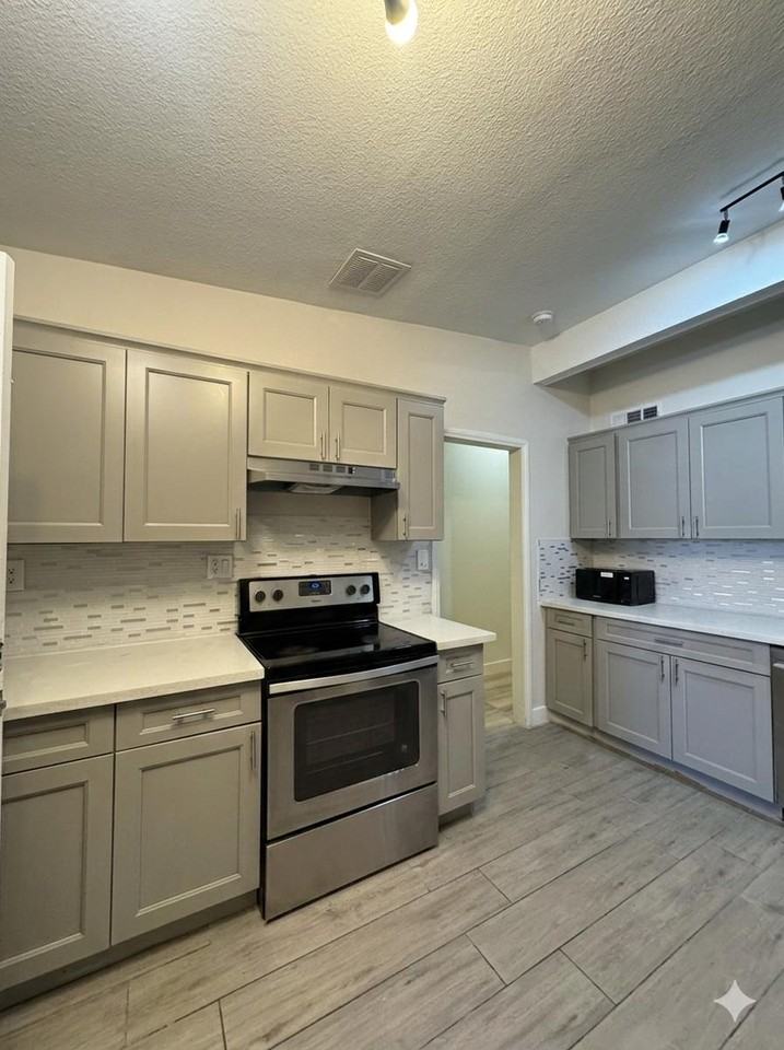 Izabella Ave - Photo 3 of 20