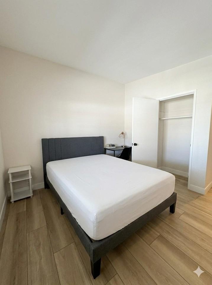 Izabella Ave - Photo 7 of 20