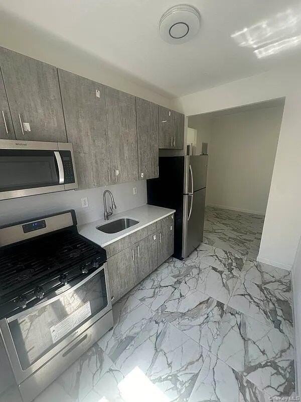 1333 Noble Ave Apt 2 - Photo 2 of 19