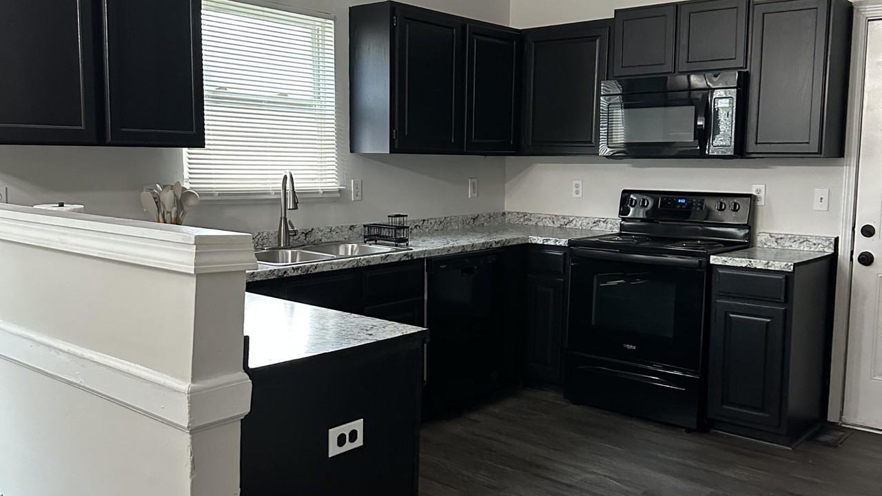 Yonkers Ave Nw - Photo 5 of 10