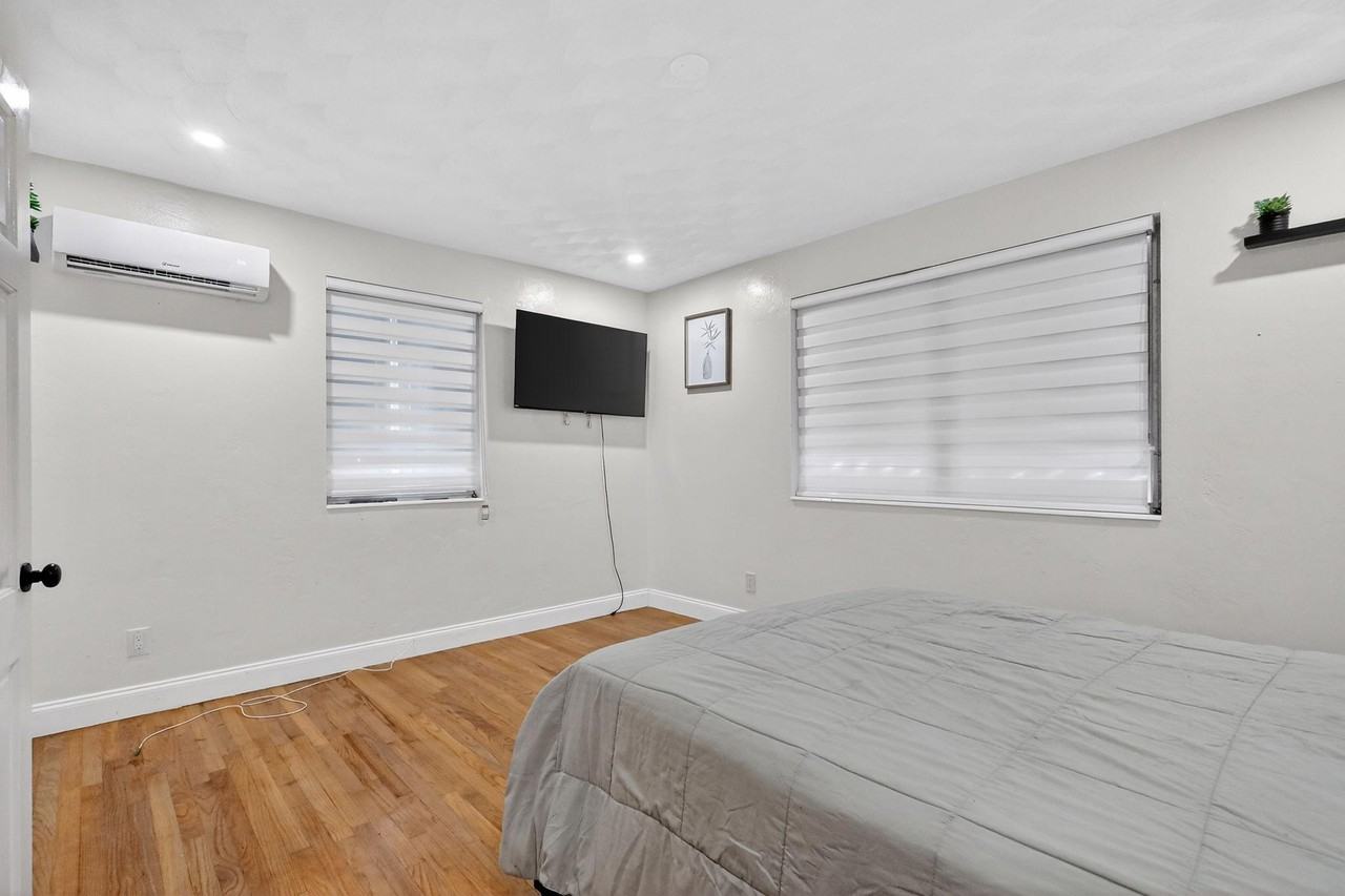 Ne 150th St - Photo 7 of 14