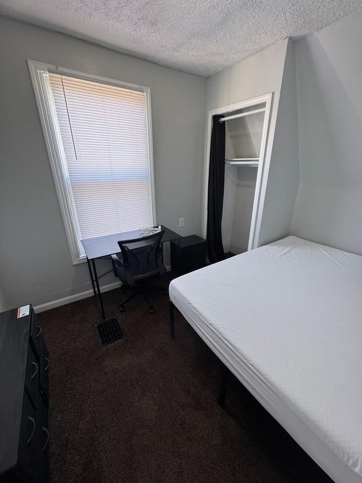 Harlan St - Photo 5 of 9