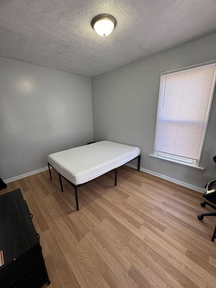 Harlan St - Photo 7 of 9