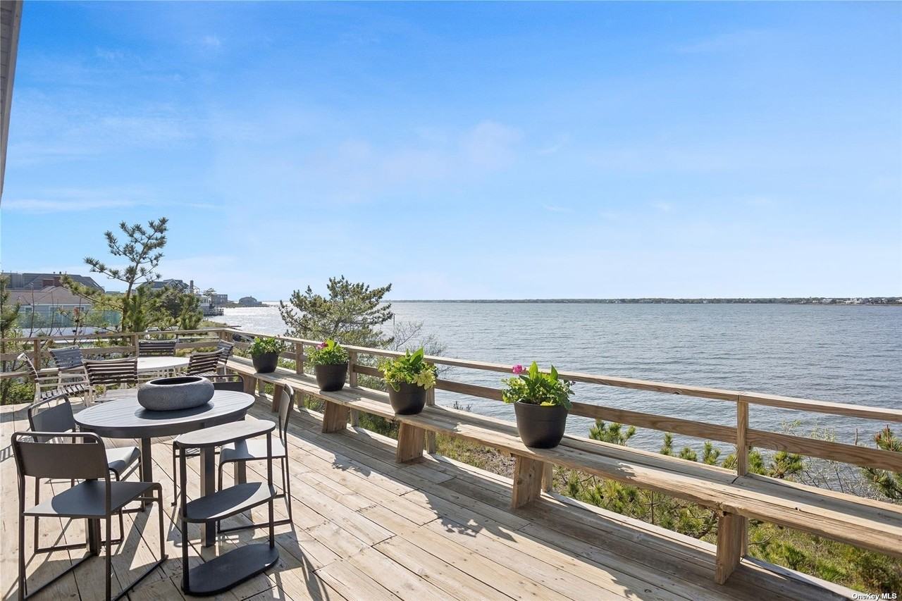 298 Dune Rd - Photo 5 of 35