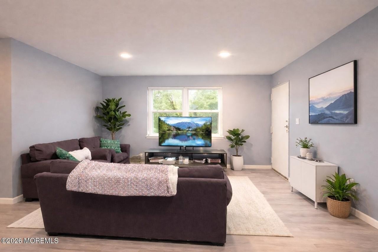 289 Main St #6G - Photo 3 of 15