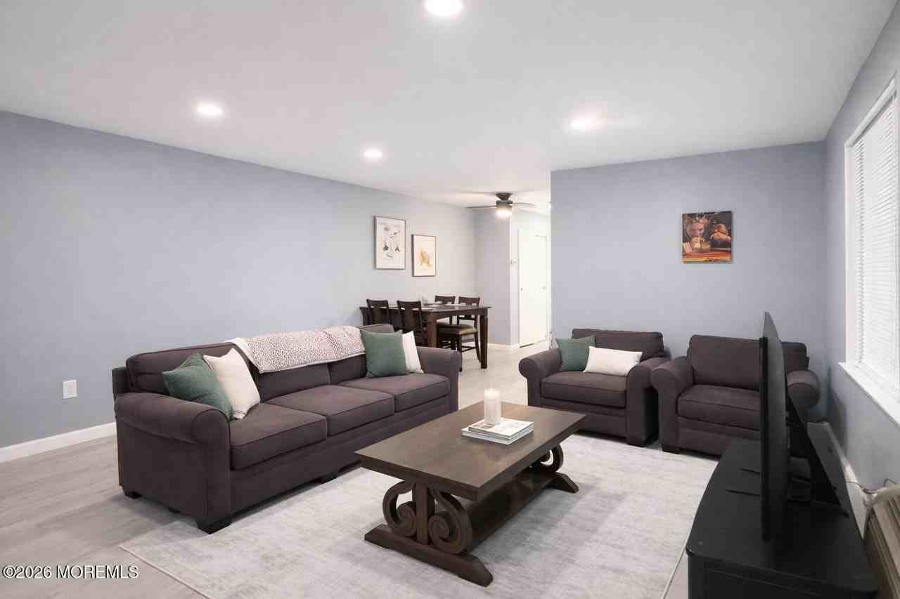 289 Main St #6G - Photo 4 of 15