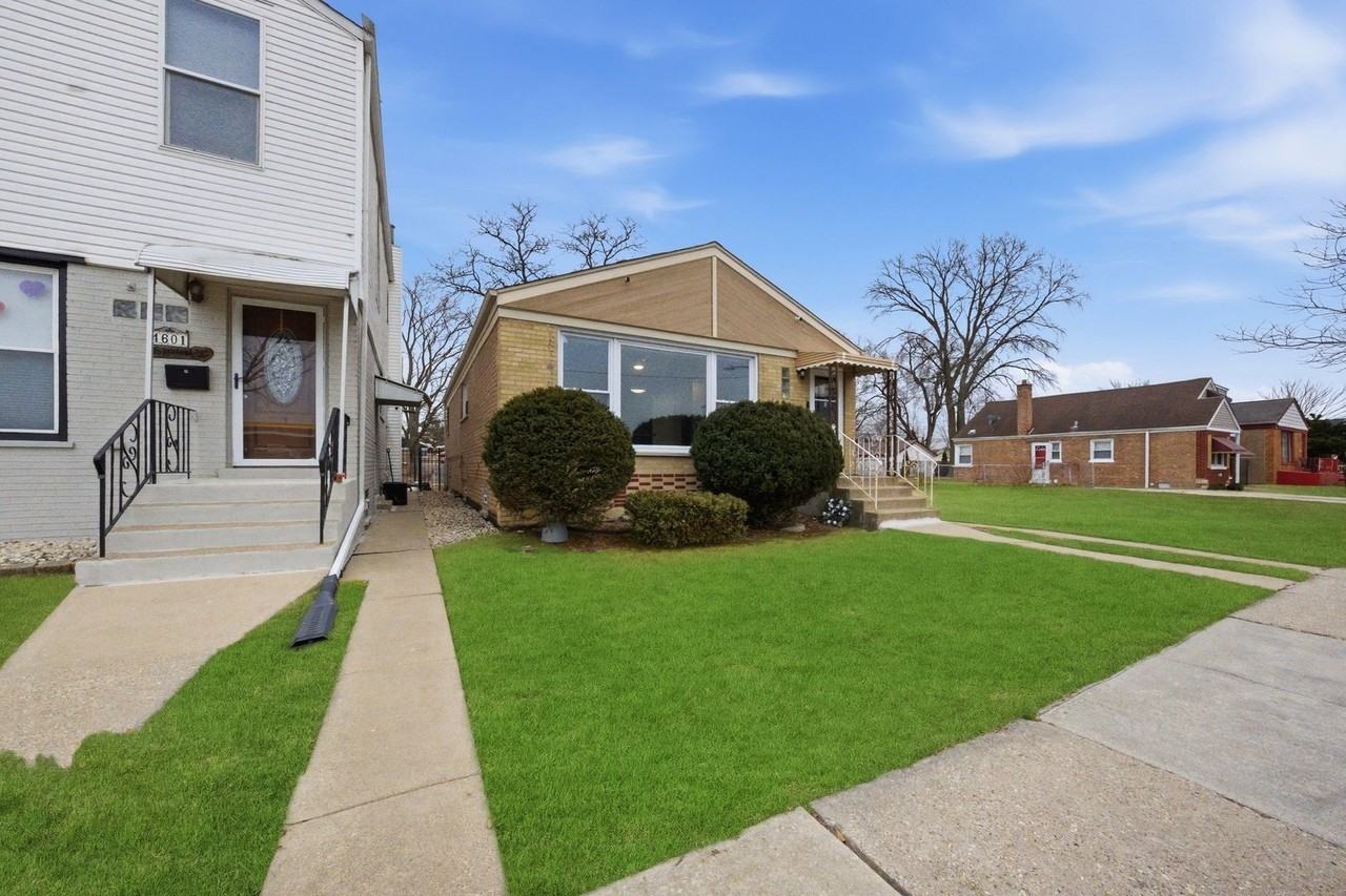 4605 S Laramie Ave - Photo 3 of 33