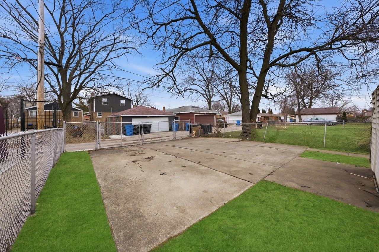 4605 S Laramie Ave - Photo 7 of 33