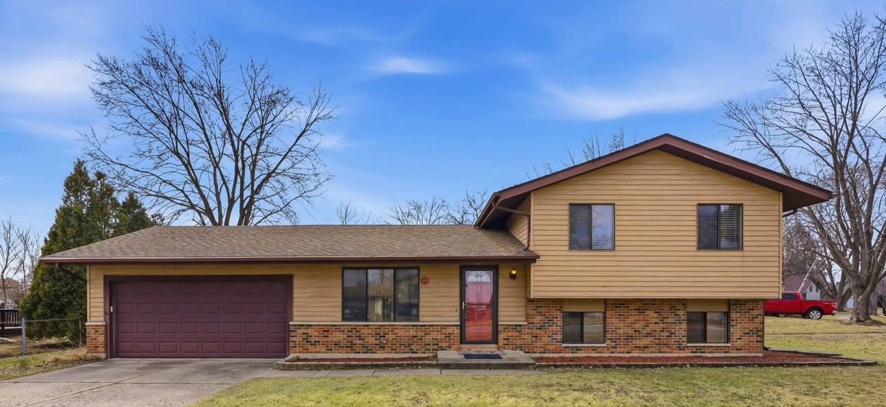 409 Kensington Dr - Photo 2 of 26