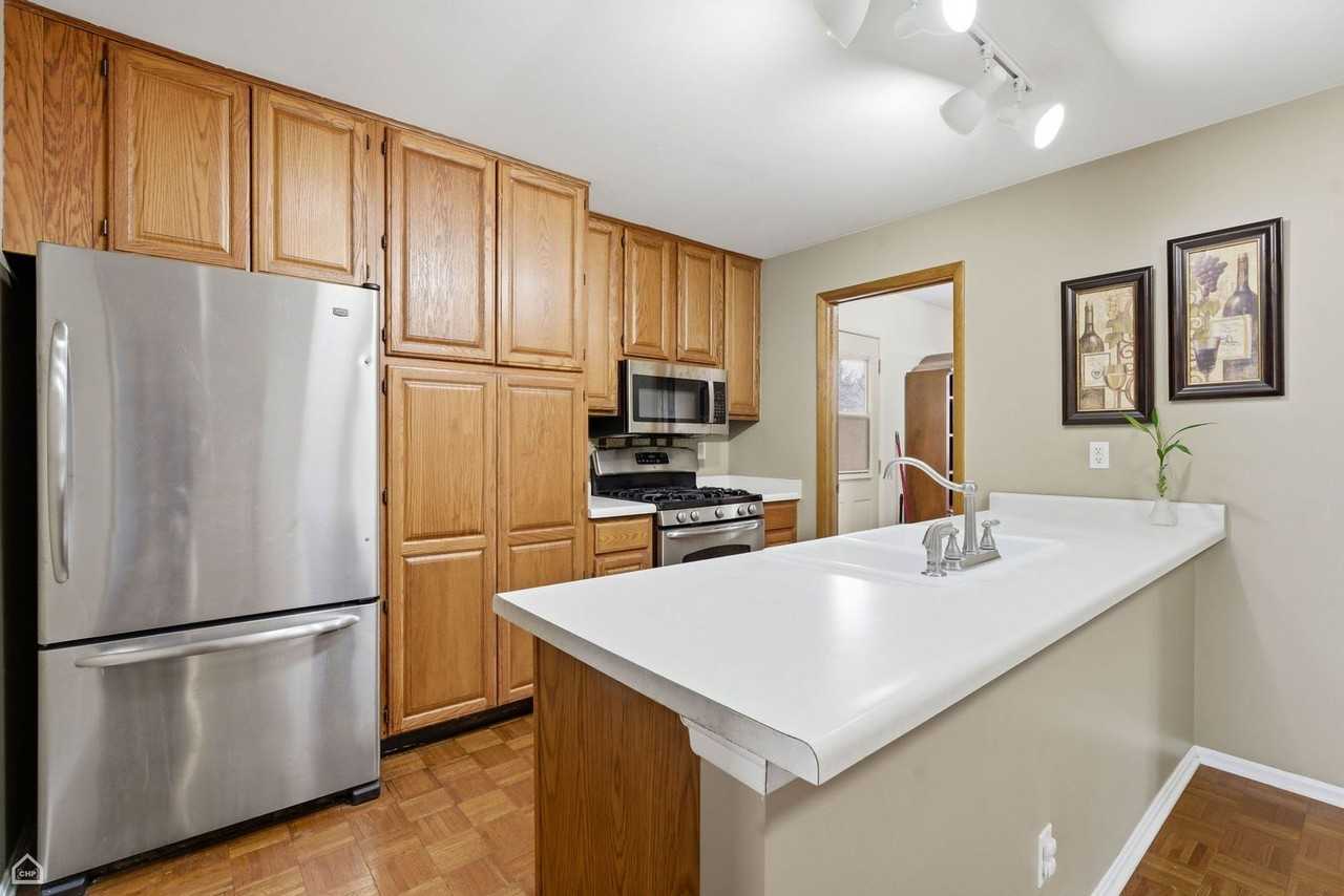 409 Kensington Dr - Photo 3 of 26