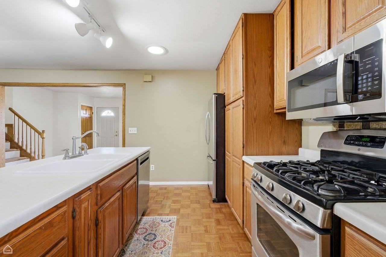 409 Kensington Dr - Photo 4 of 26