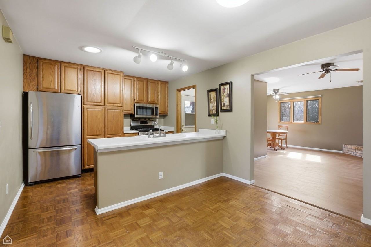 409 Kensington Dr - Photo 5 of 26