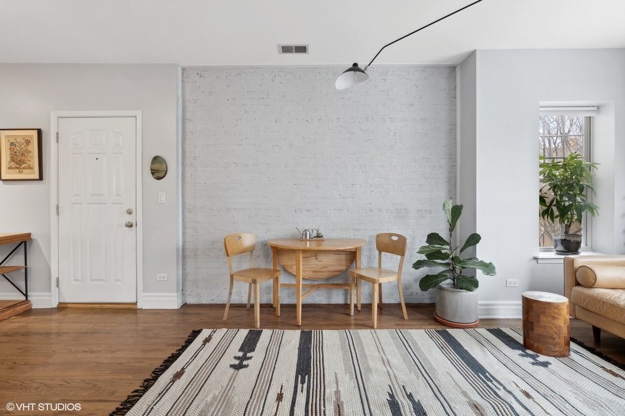 2903 N Rockwell St Apt 2 - Photo 5 of 12