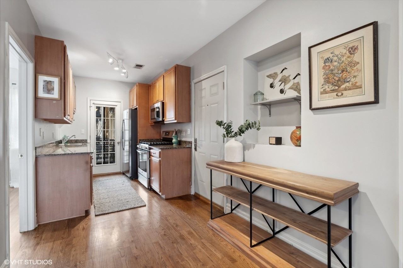 2903 N Rockwell St Apt 2 - Photo 6 of 12