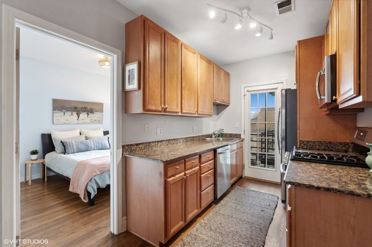 2903 N Rockwell St Apt 2 - Photo 7 of 12