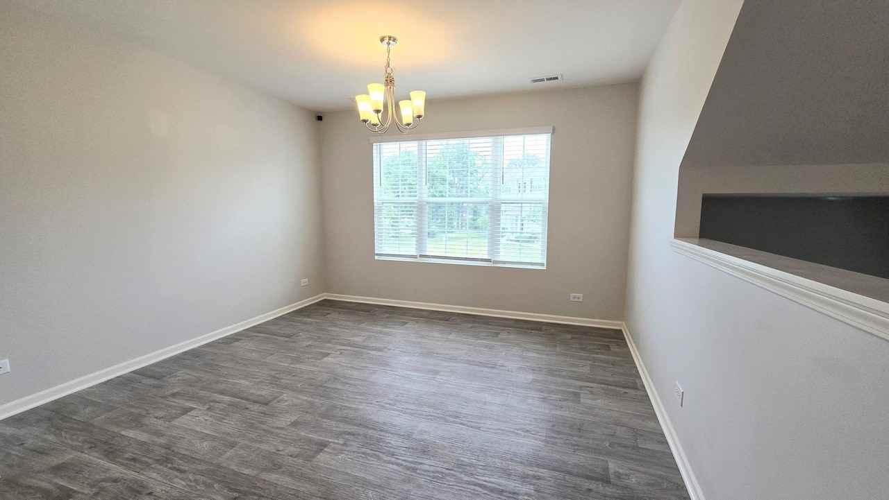 2484 Alison Ave - Photo 7 of 24