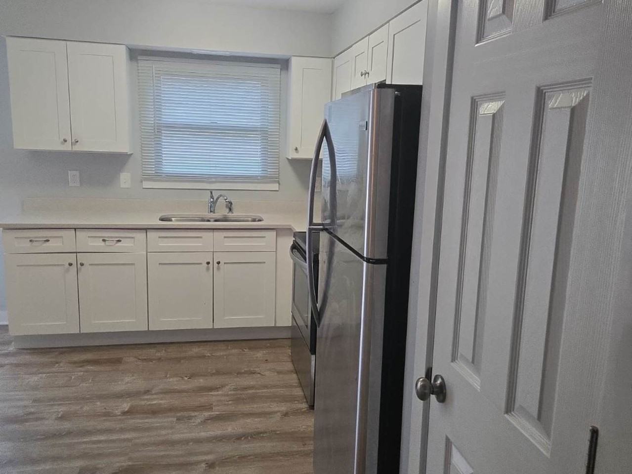 308 Heustis St Apt 4 - Photo 4 of 12