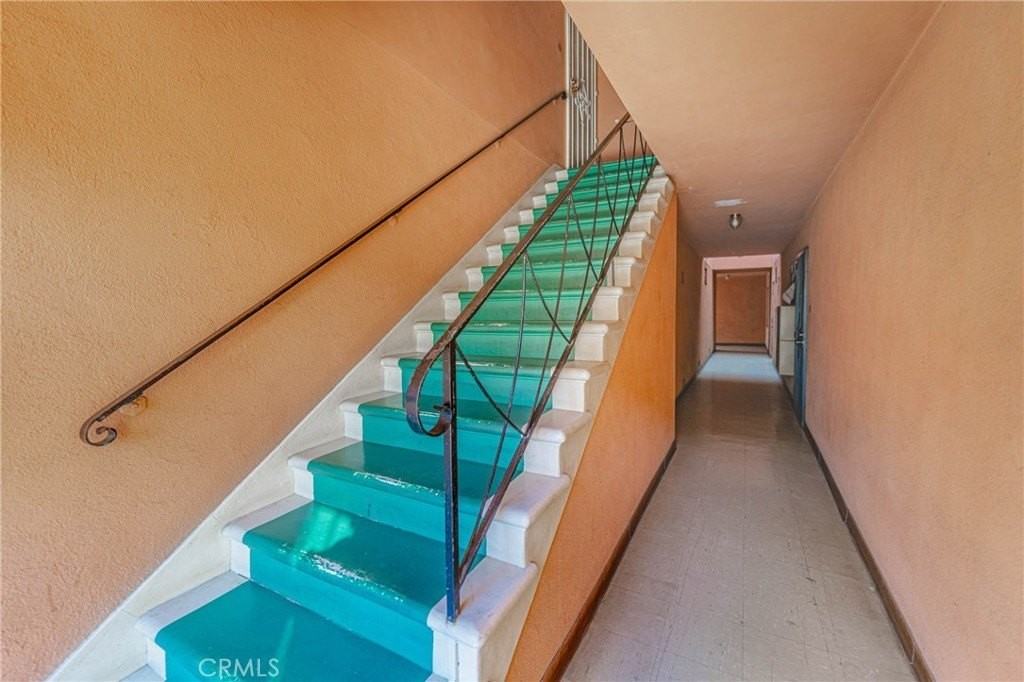 325 Cedar Ave - Photo 3 of 38