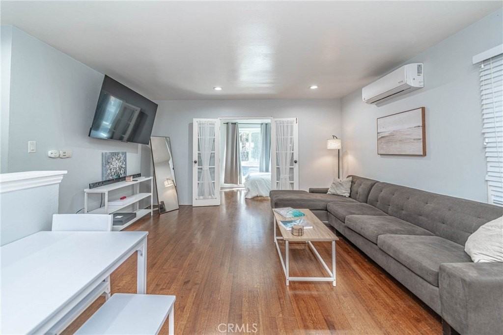 325 Cedar Ave - Photo 7 of 38