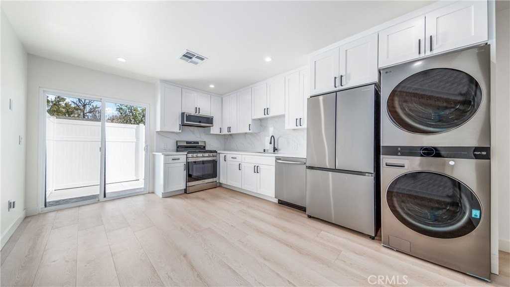 7124 Teesdale Ave - Photo 5 of 12