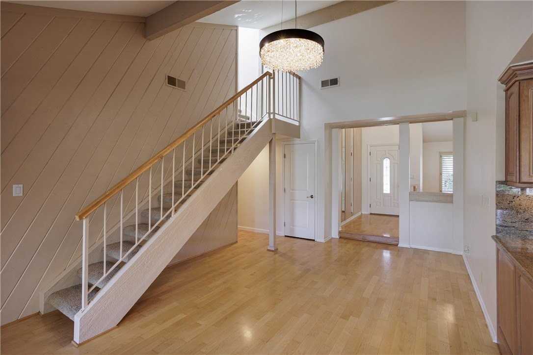 28907 Timberlane St - Photo 4 of 26