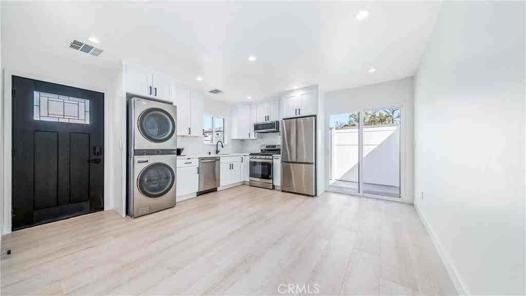 7122 Teesdale Ave - Photo 4 of 13