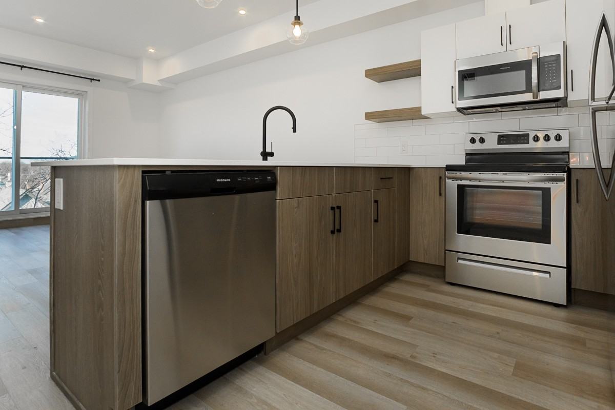 710 Westminster Avenue - Photo 3 of 22