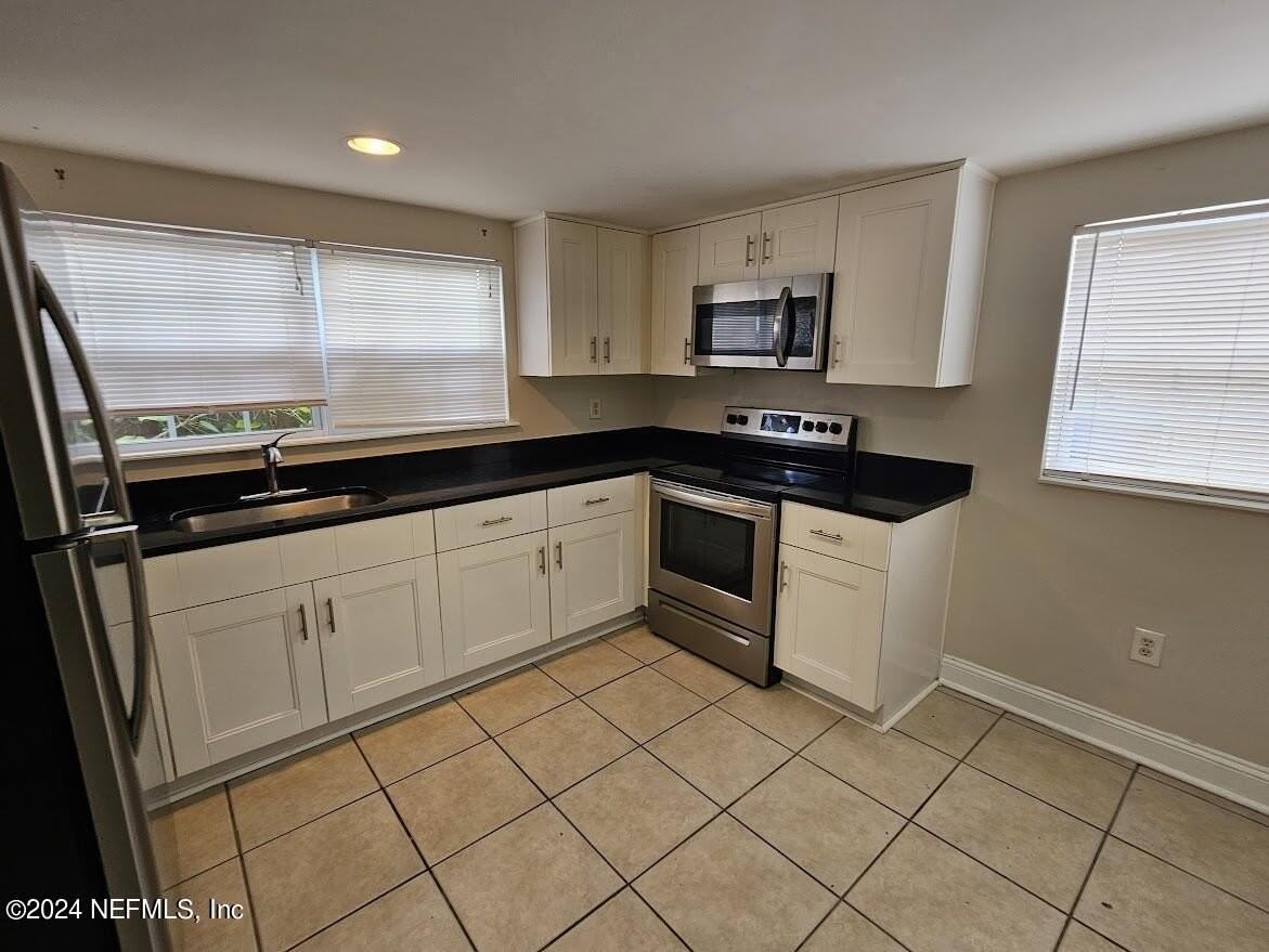 925 Phillips St Apt 1 - Photo 4 of 13