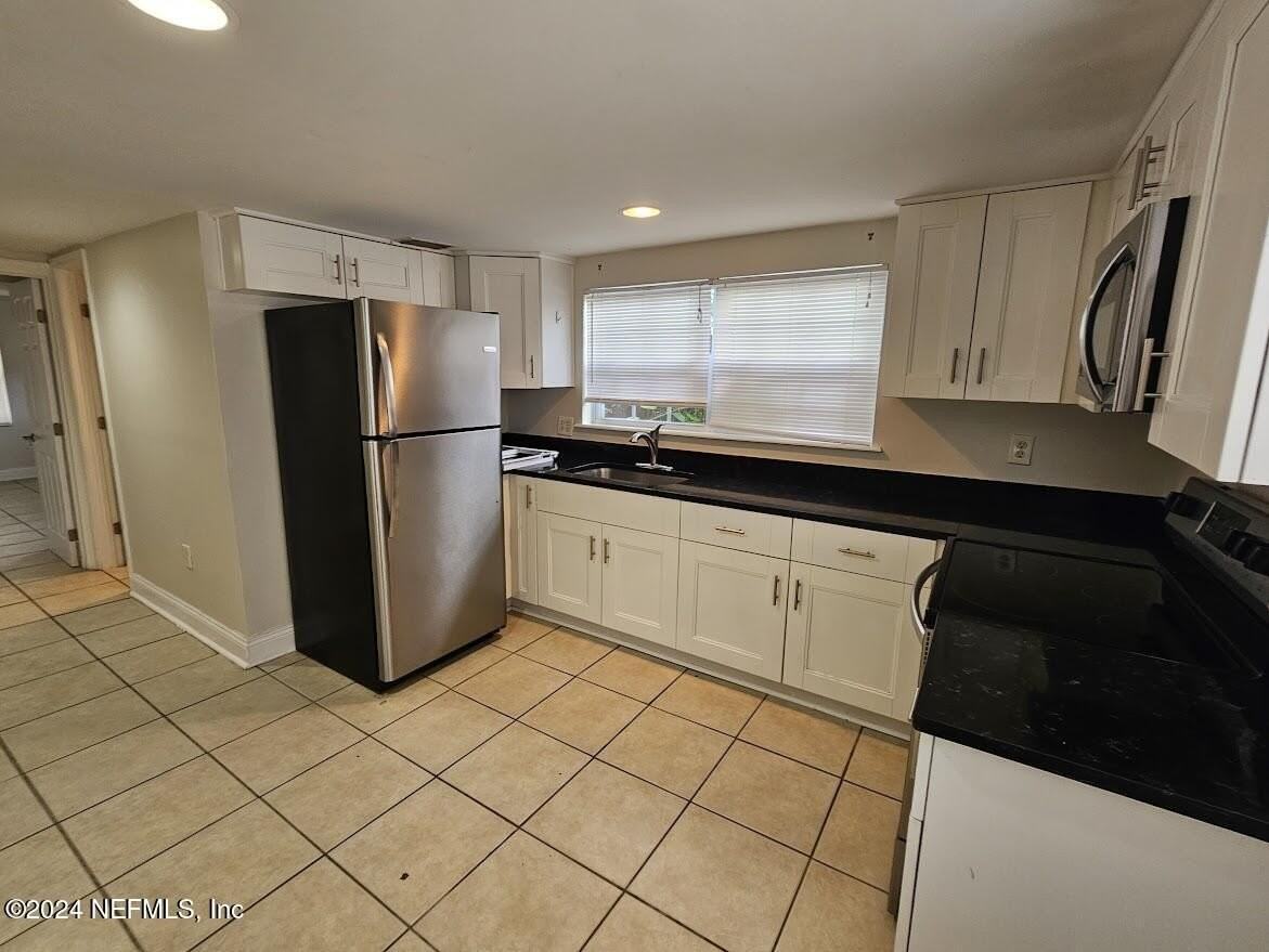 925 Phillips St Apt 1 - Photo 5 of 13