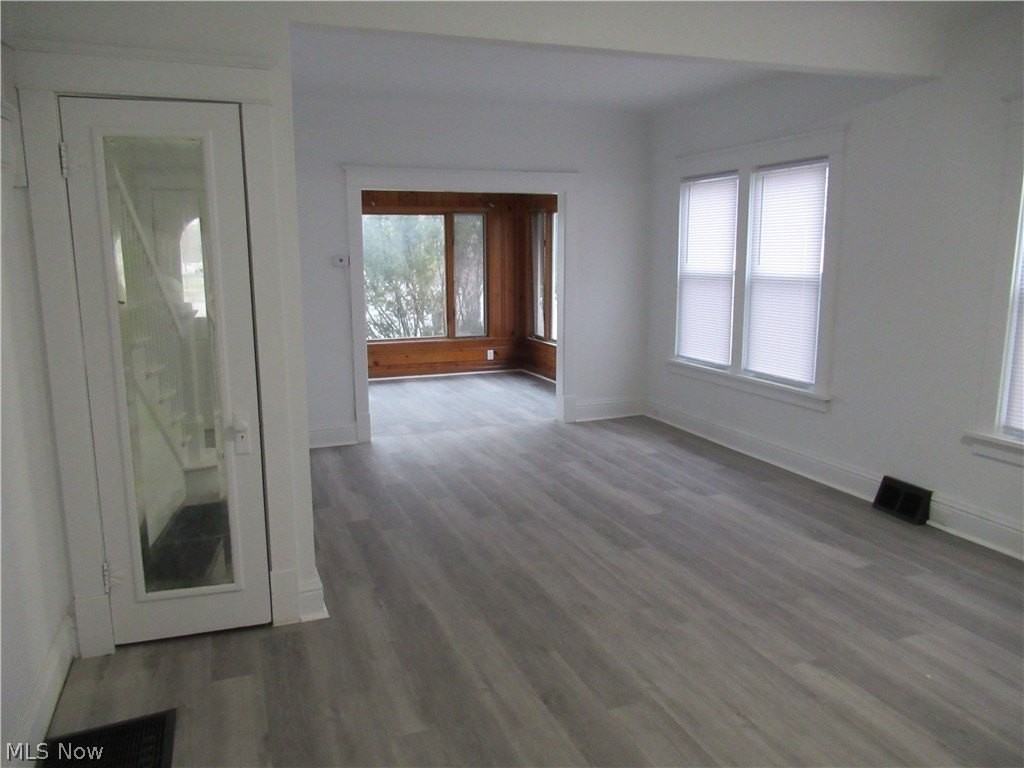 378 Columbus St - Photo 5 of 44